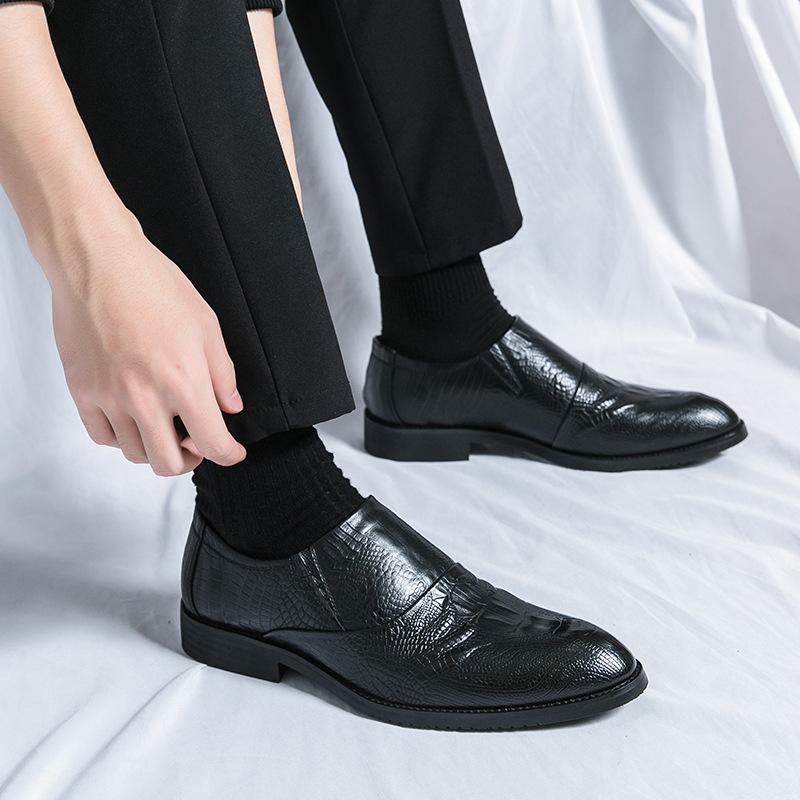 

Men s shoes Japanese crocodile pattern business dress casual small leather shoes men s one-pedal loafers Korean version Doudou shoes men s 38 чорний