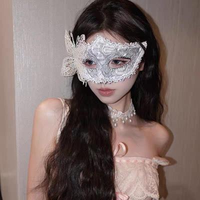 Maschera Occhi da Principessa Mascherata con Piume Bianche per Donne - Accessorio Mezza Faccia per Feste