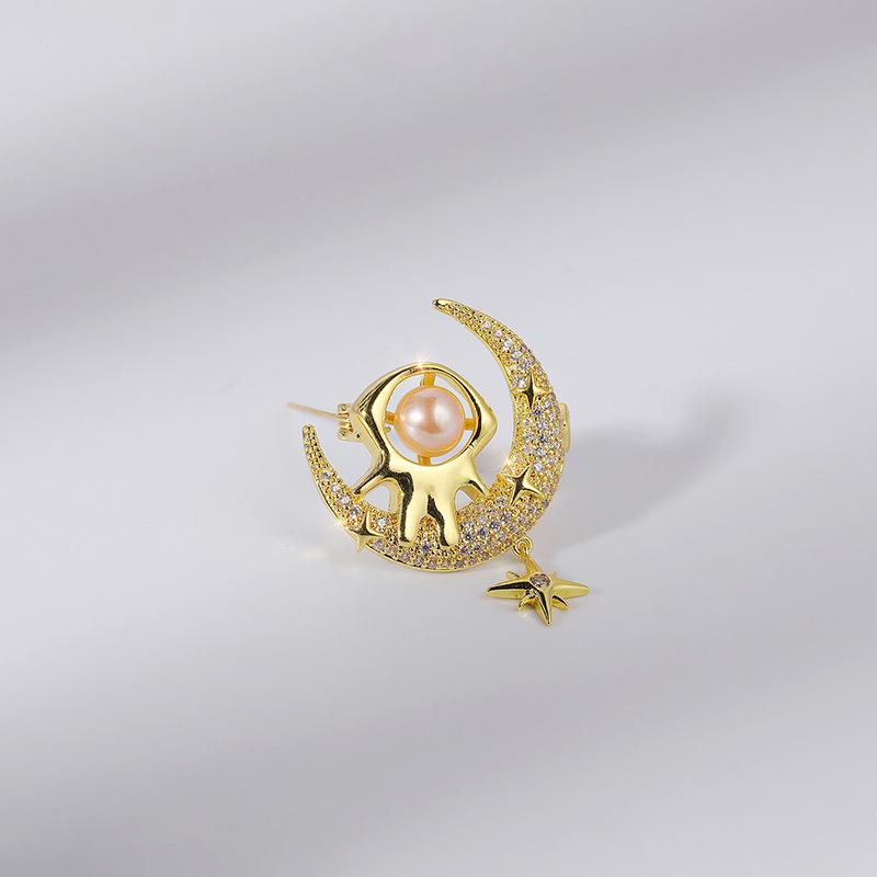 Bo Xin Yun Zirconia Moon  Freshwater Pearl Astronaut Brooch Pin