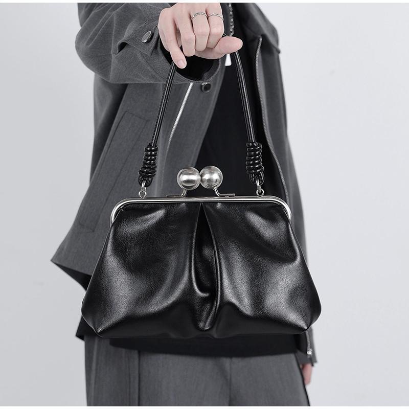 Luxury Design Clip Bag Fashion Largecapacity Frame Handbag Spacious Carryall Women Versatile Shoulder Vintage Shell Clutch Purse