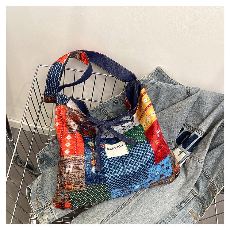 

Большая вместительная сумка-тоут с двухсторонним принтом, весенне-летняя сумка на плечо в этническом стиле, нишевая модная сумка для покупок, сумка в стиле ленивой моды разноцветный