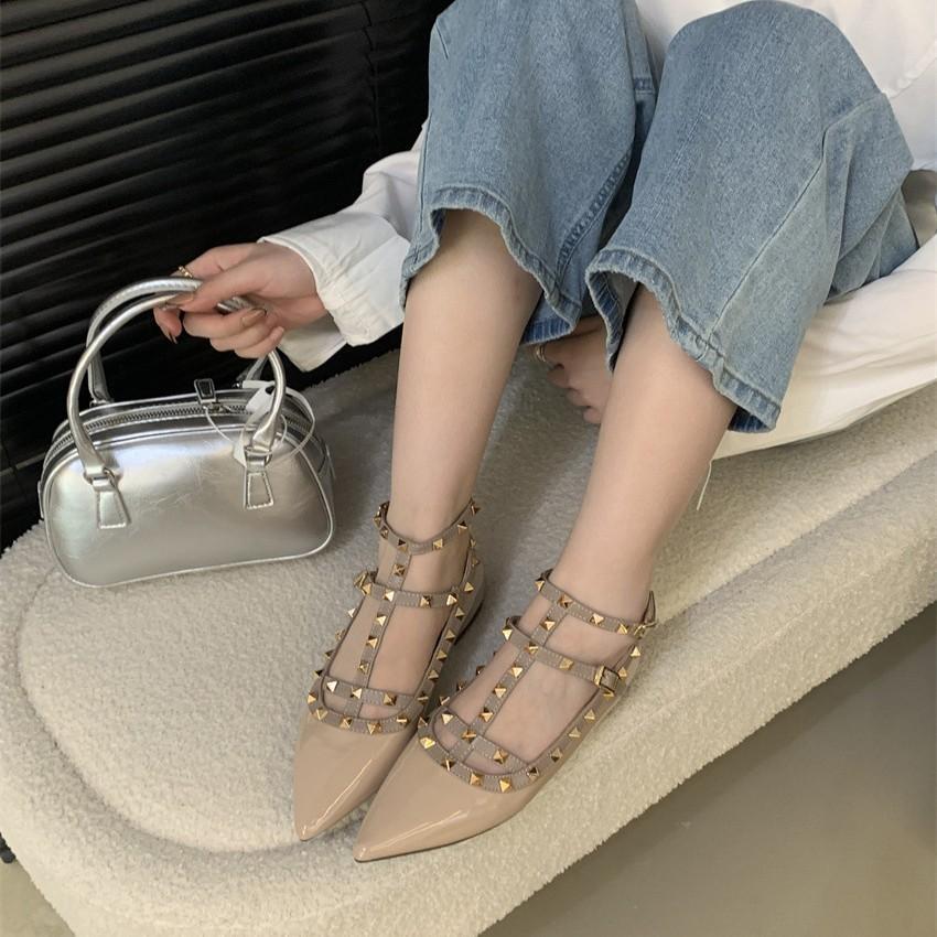 Internet Celebrities Rivet Pointed Flat Shoes Women 2025 Spring and Autumn New V Home Patent Leather Shallow Mouth Roman Single Shoes Women Scoop