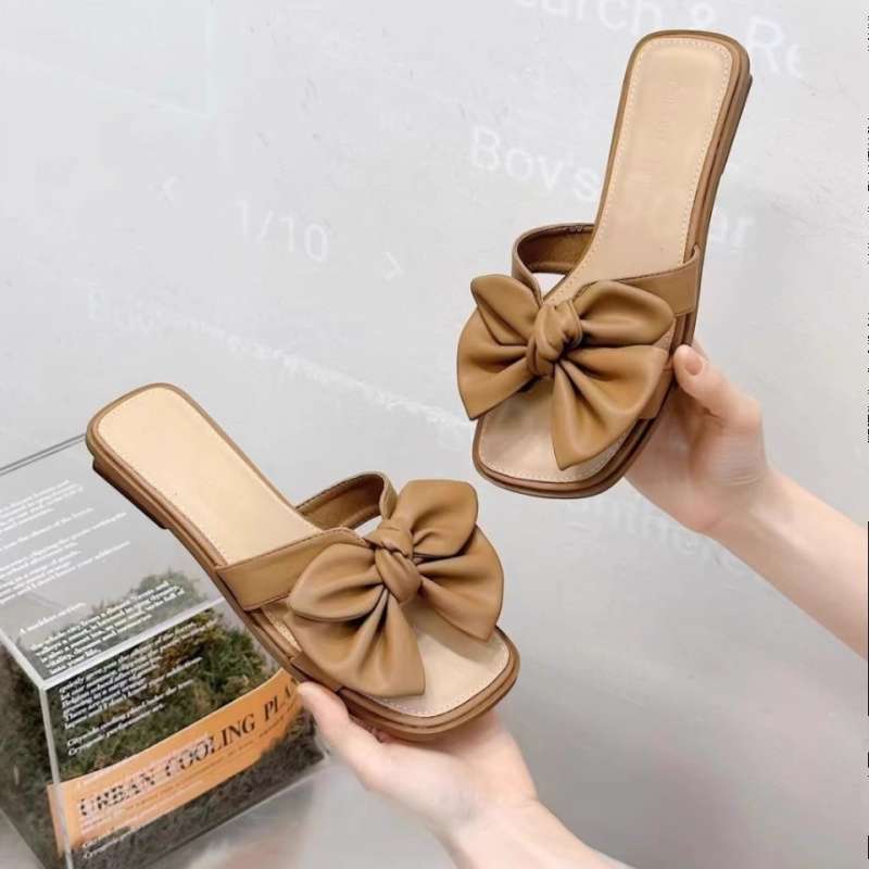 Low-heeled bow one-word drag women's summer wear flat-bottomed square-head slippers 2025 new seaside beach shoes