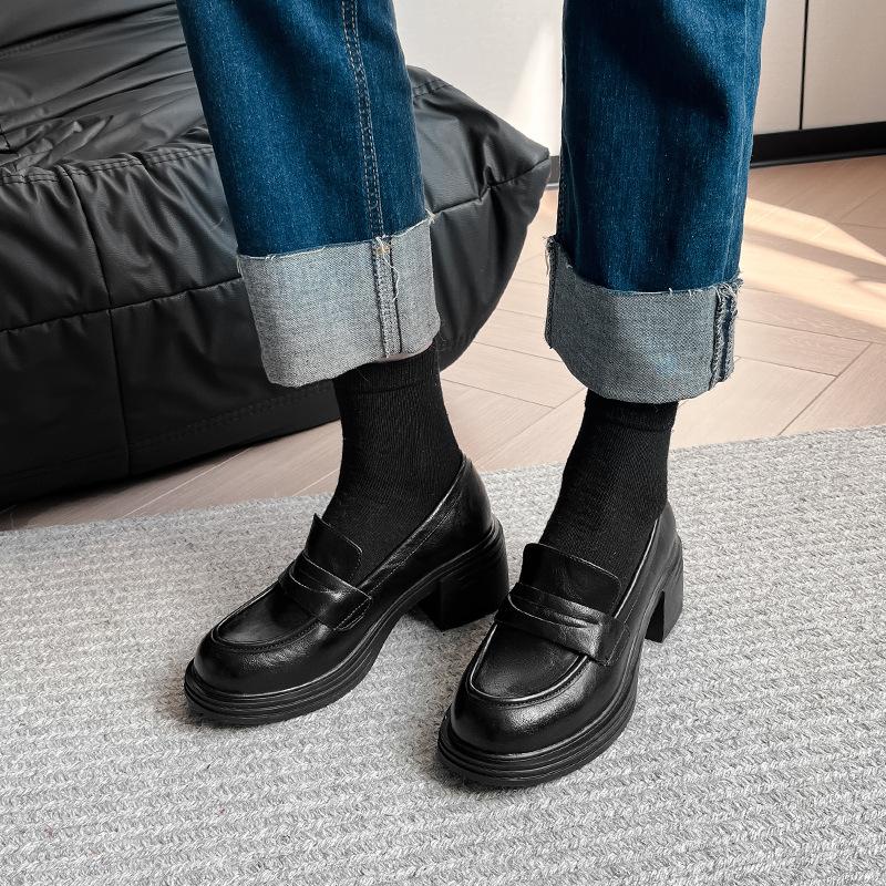 Classic retro British style loafers women's small height-increasing single shoes thick heel one pedal simple black small leather shoes
