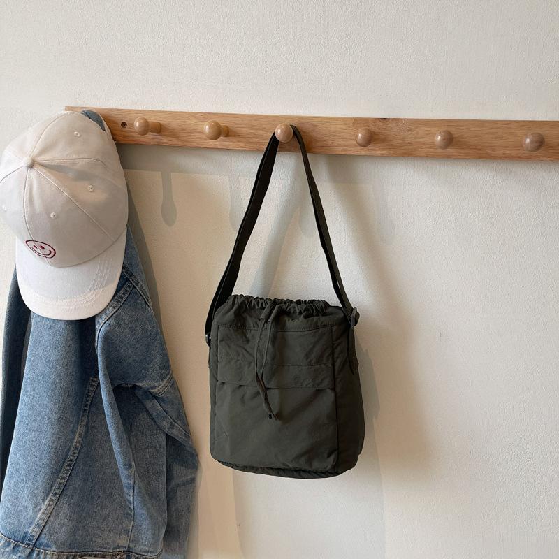 Japanese Personalized Small Square Bag Women'S Versatile Casual Nylon Cloth Drawstring Mobile Phone Bag Commuter Shoulder Messenger Bag