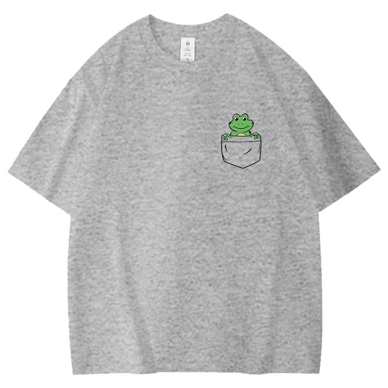 

2026 New Fake Pocket Frog Print T Shirts Women Unisex Casual Round Neck Tees Top Summer Cool Loose Short Sleeve Cotton Couples Top S