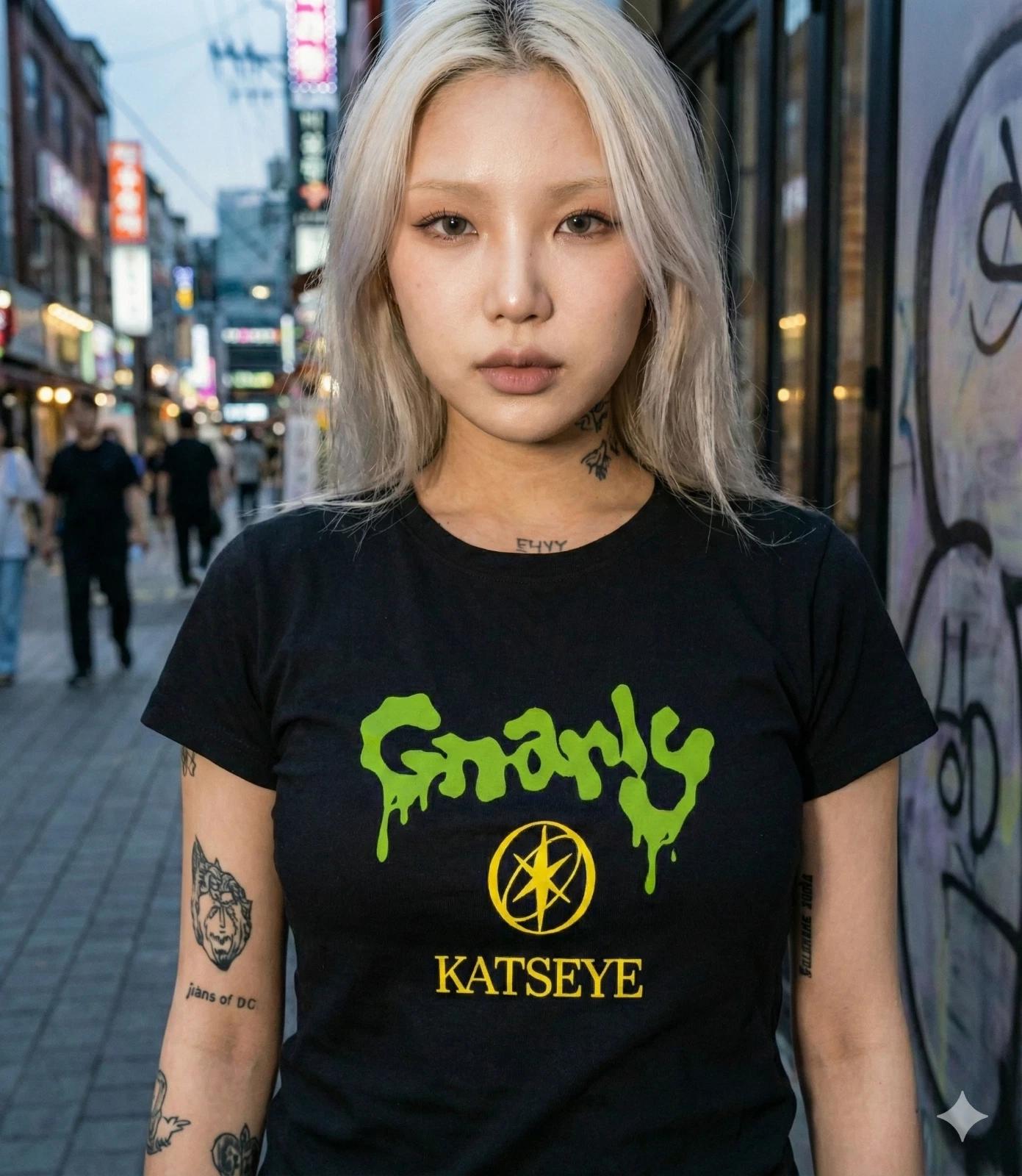 KATSEYE T-Shirt Black Pink Logo Graphic Tee K-Pop Girl Group Music Gnarly L