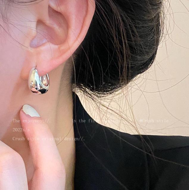 

Ретро металлические серьги: Изысканные, высококачественные, простые, универсальные и шикарные аксессуары в холодном стиле.