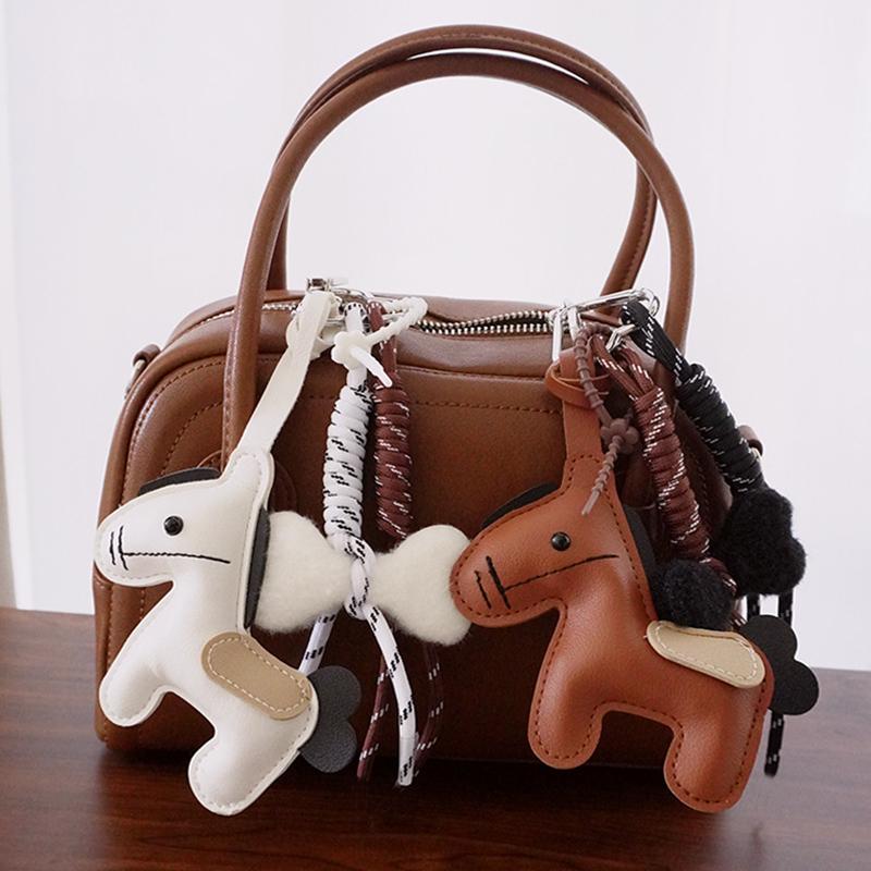 Chaveiro de Couro PU Chips de Pônei Corda Trançada Mochila Pingente de Laço de Pelúcia Para Celular Bolsa Acessórios de Pendurar Decoração DIY
