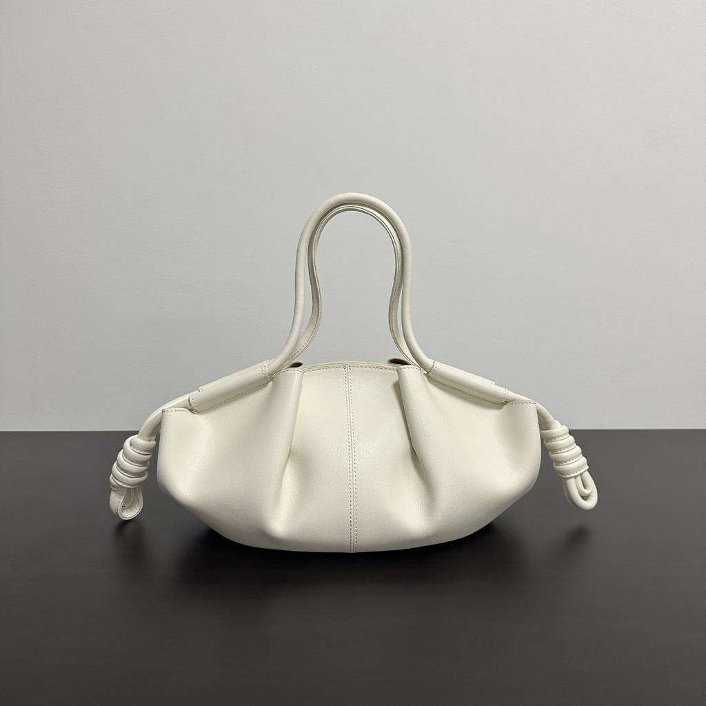 2025 new Internet celebrity catwalk model leather cloud bag dumpling bag drawstring women's bag fashion high sense messenger portable