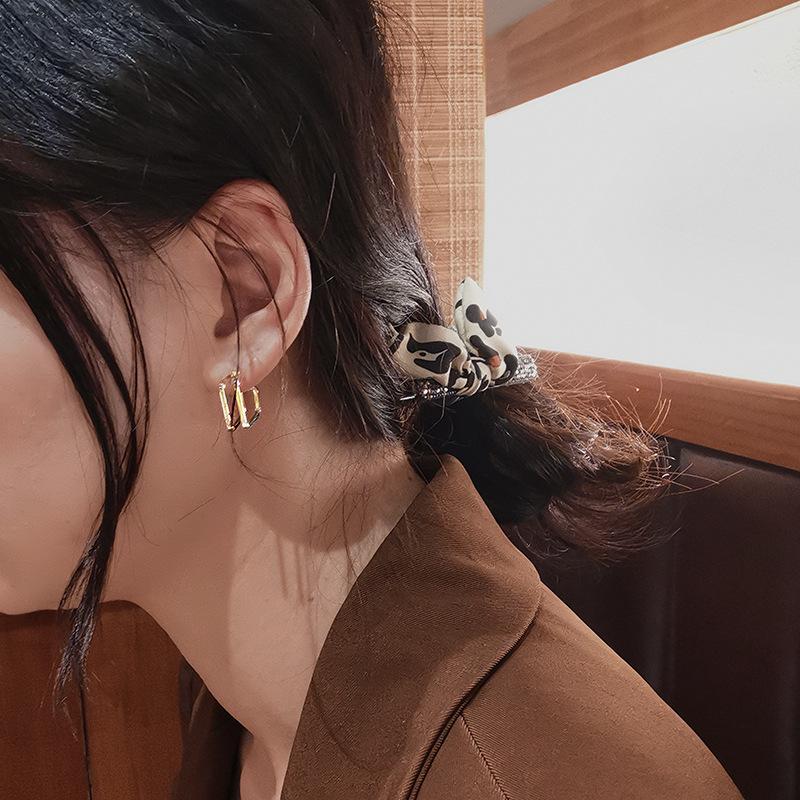 

2025 Minimalist Light Luxury Korean-Style Women s Earrings золотой