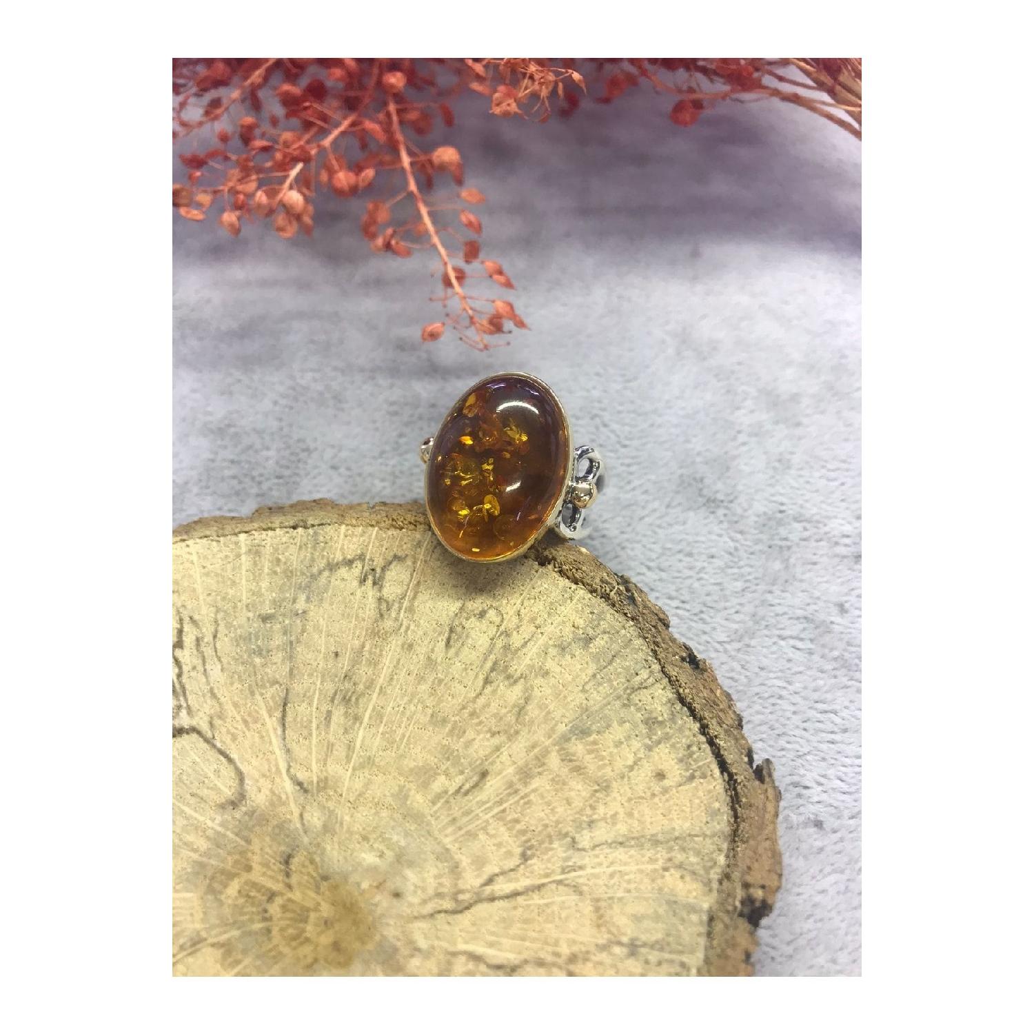 

Каблучка зі срібла 925 проби з бурштиновим каменем 12