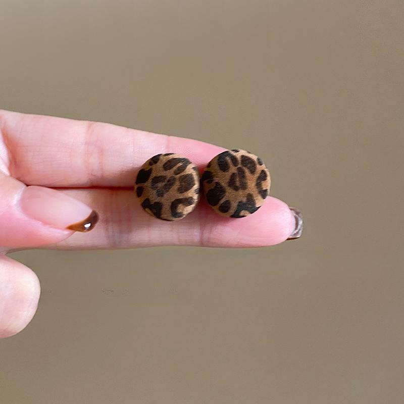 Women's Leopard Print Round Flocked Hoops: Unique Autumn/Winter European Statement Earrings for a Smaller Face Look