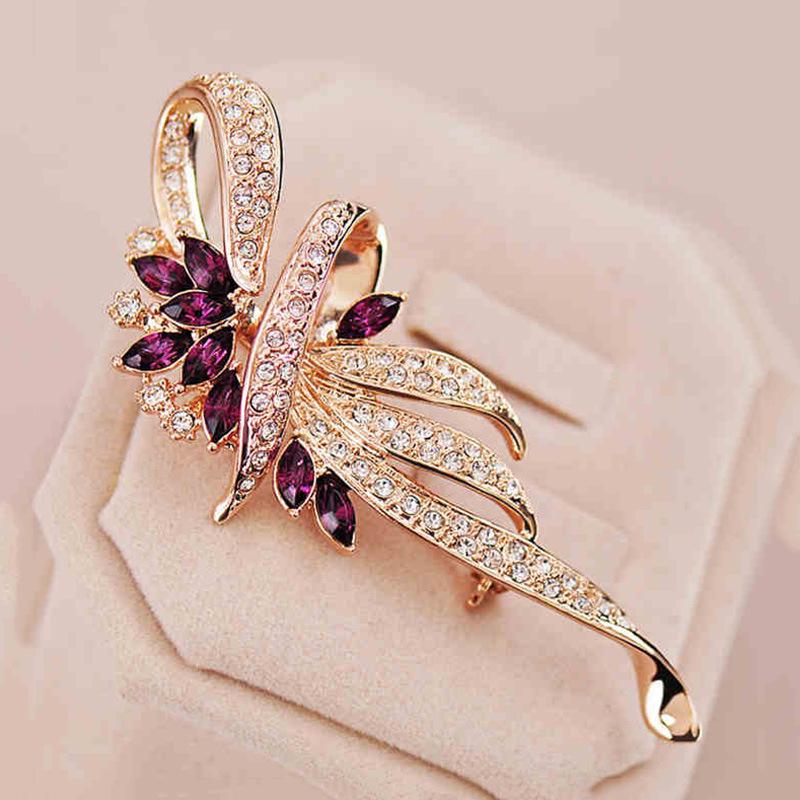 Elegant Crystal Brooch, Personalized Suit Accessory, Grand Anti-glare Pin, Diamond-encrusted Brooch