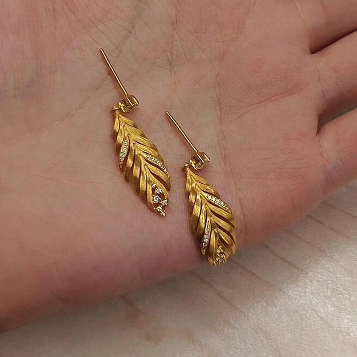 

Hot Selling Feather Tassel Earrings, Light Luxury, High-end, Niche Design and Atmospheric Earrings золотой