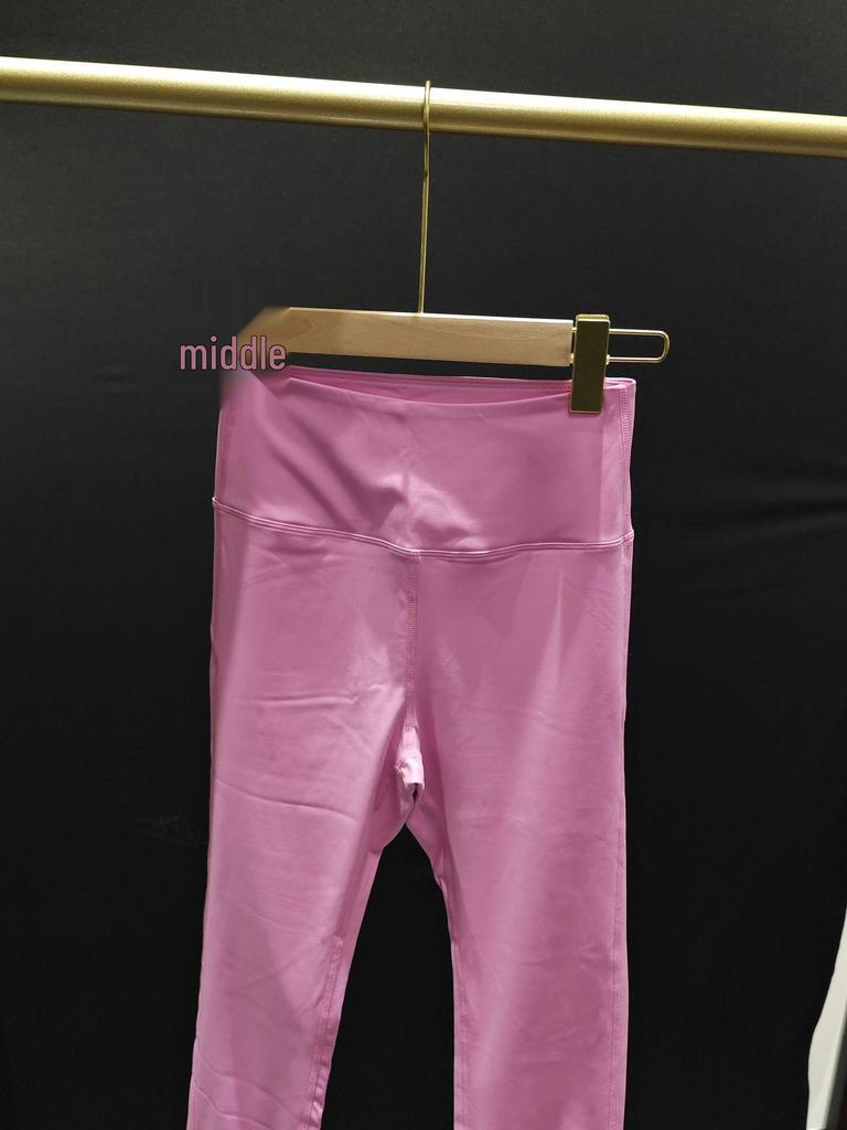 European & American Style Women's Yoga Suit: Stylish Pilates Sports Top with Beautiful Back Design
