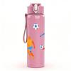 1 Stück Fußballspieler-Gruppen-Silhouette 750ml Farbe Kunststoff Sport-Wasserflasche Auslaufsicher Klappdeckel mit Strohhalm Geeignet für Sport, Büro, Heimgebrauch