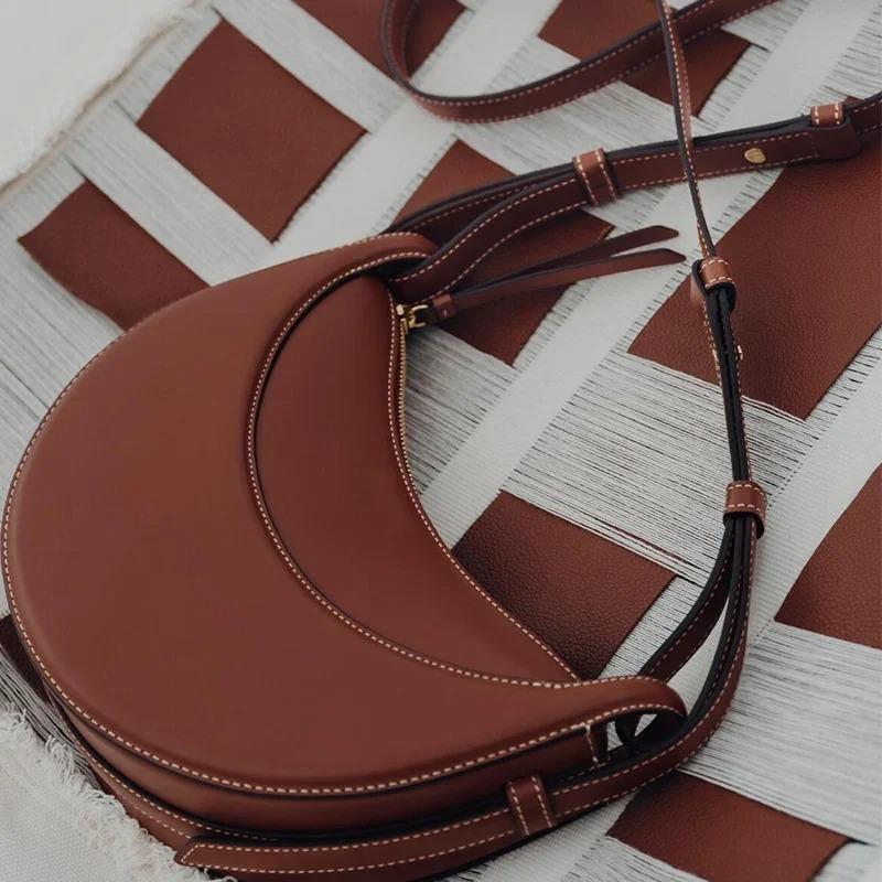 Französische Mode Echtes Leder Damen Einzel-Schulter Halbmondtasche mit Nischen-Design, Reißverschluss Praktisch und Bequem