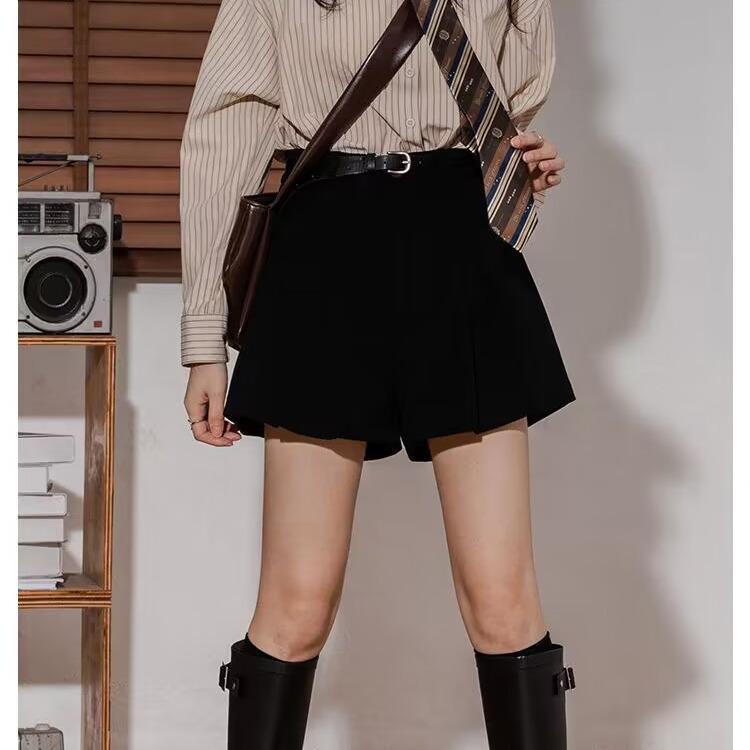 Women's Black High-Waist Corduroy Pleated Wide-Leg Shorts - Autumn/Winter Korean Style