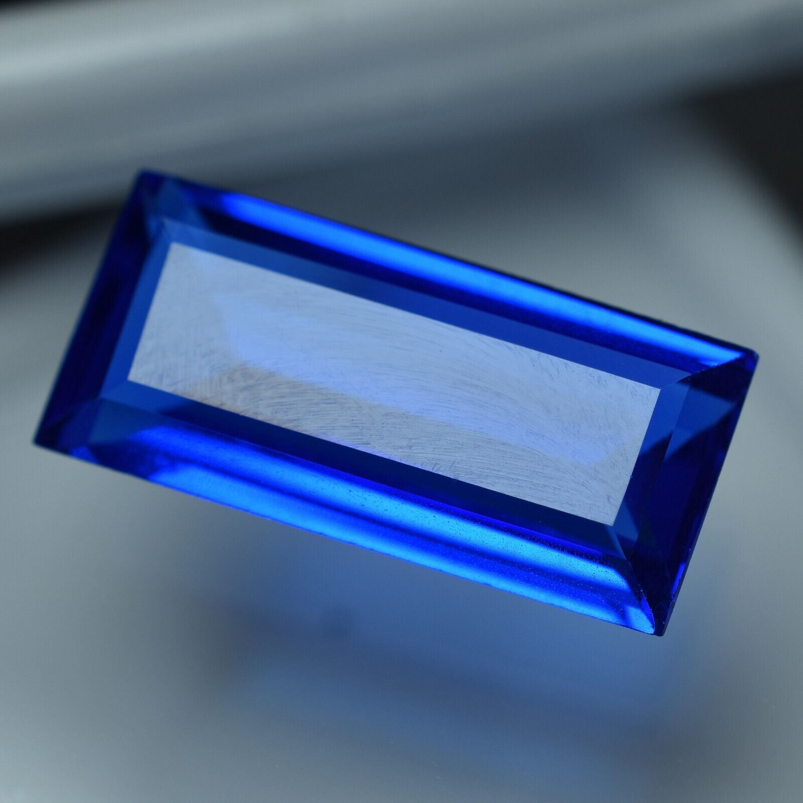 

NATURAL Blue Tanzanian Tanzanite 6.6 Carat Emerald Cut Loose Gemstone For Gift 16.1 mm Approx. синій