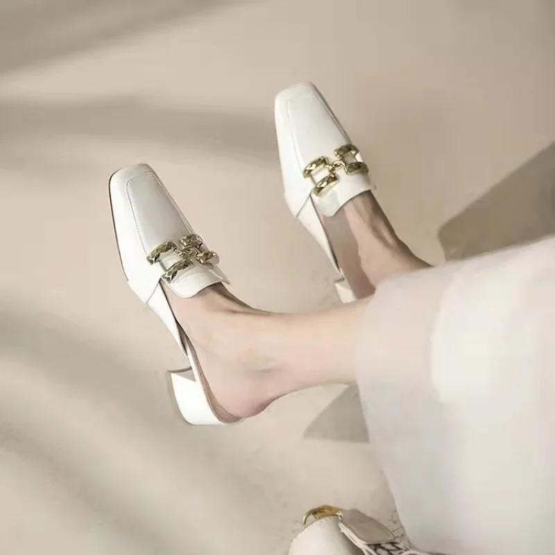 Fashion Cover Toe Chain Decoration Womens Half Slippers Outdoor Slides Med Heeled Mules Shoe   Luxury Square Heel
