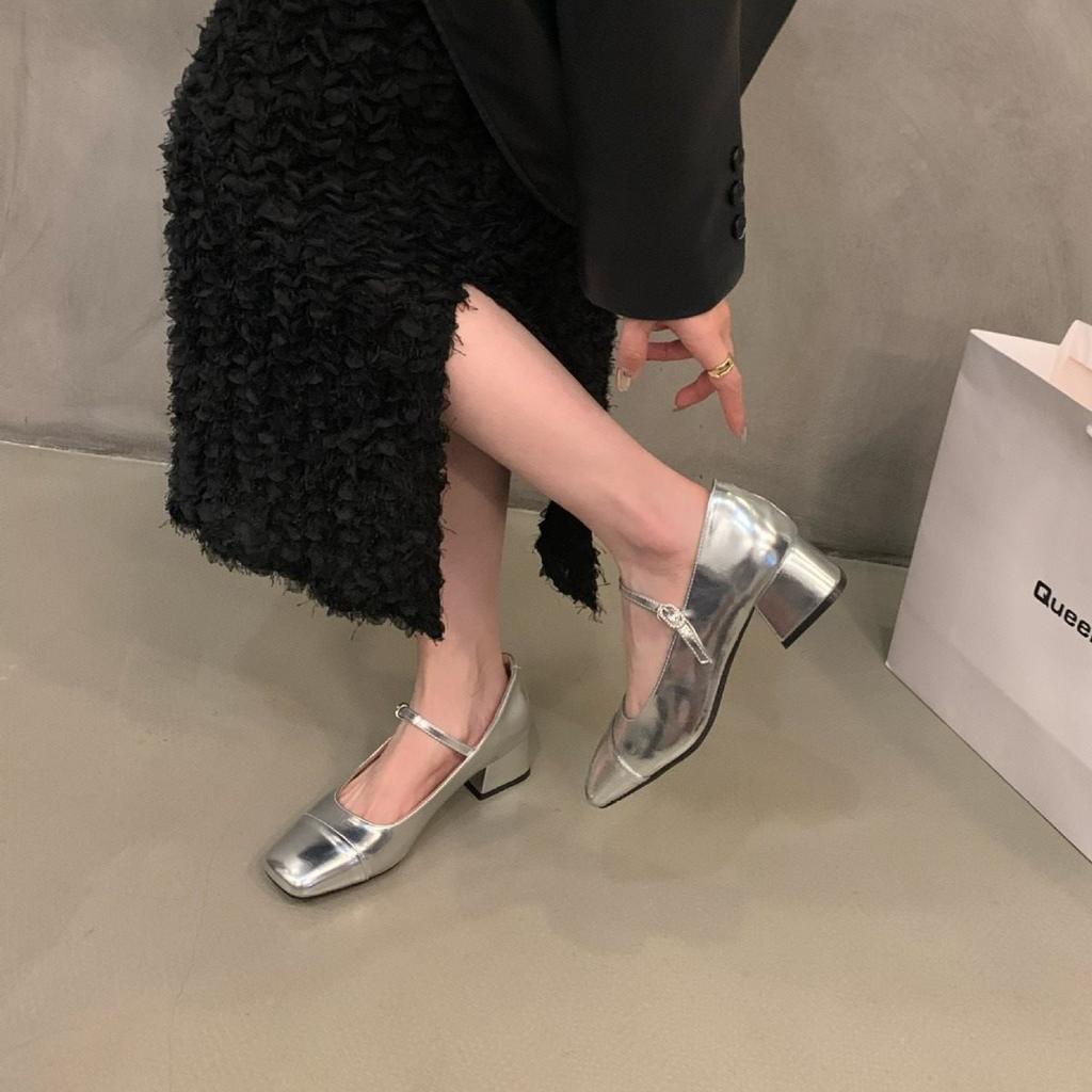 Sommer neue Modelle mit roten High Heels Abendschuhe Einzelne Schuhe Damenschuhe 2025 silberner Rock dicker Absatz Mary Jane