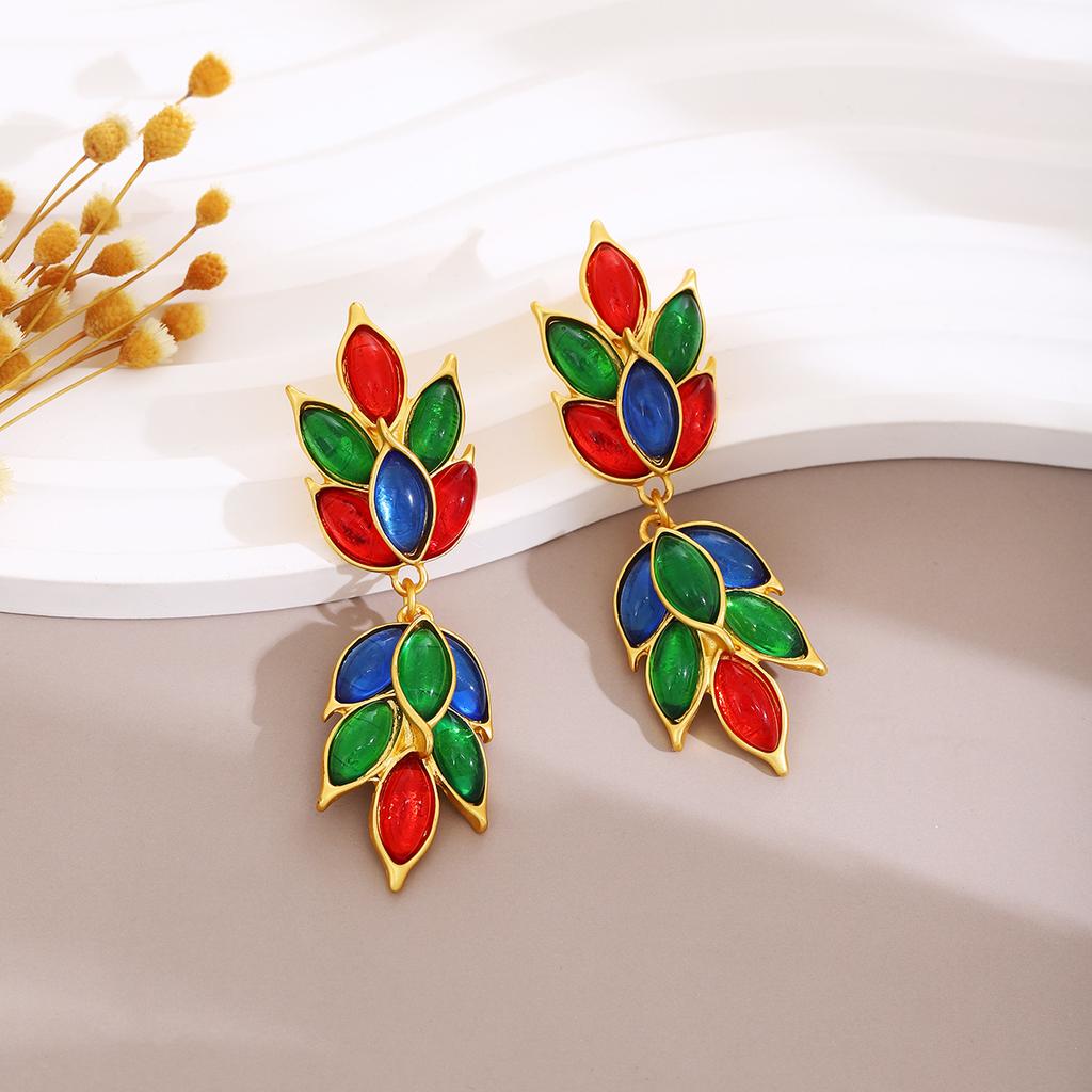 Medieval Vintage Colored Cat Eye Earrings, Heavy Industry Hollowed Out Diamond-Set Court Style High-End Fashion Earrings