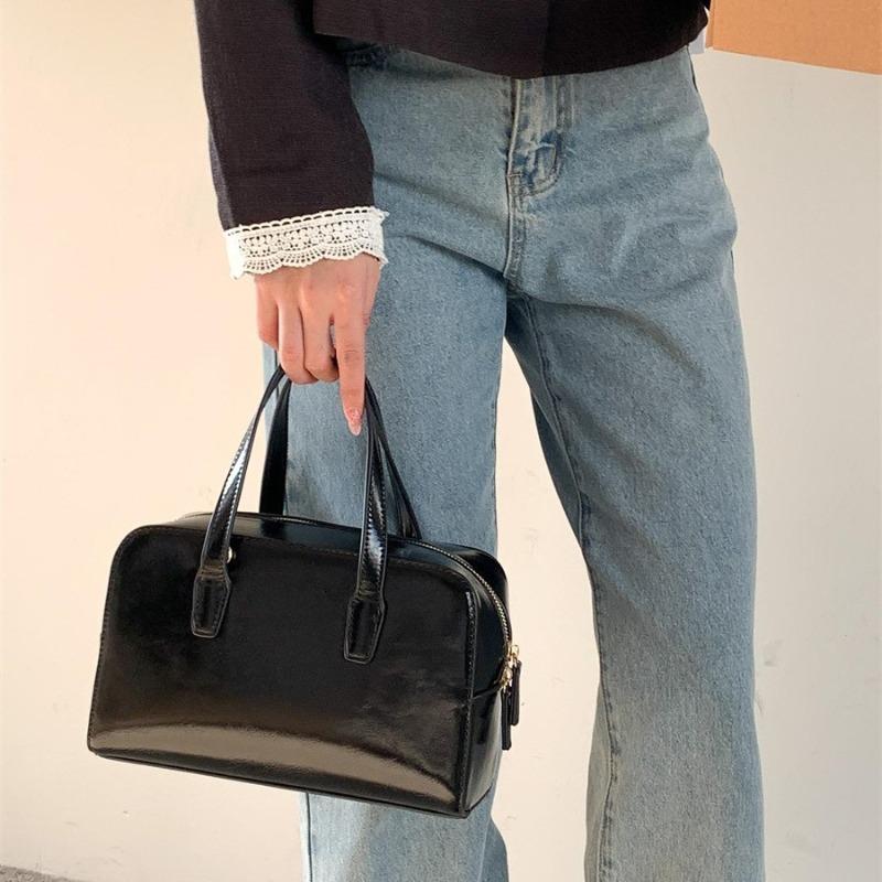 Simple handbag Large capacity texture setting Hand carry Shoulder bag Niche leather messenger commuter bag