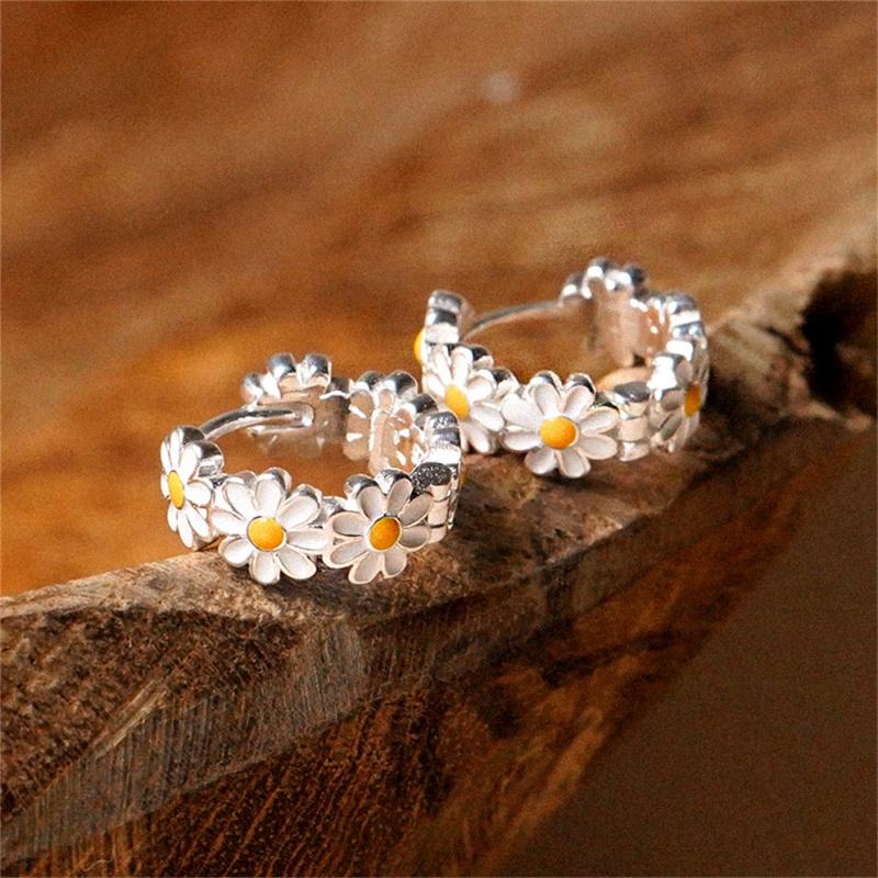

CAOSHI Aesthetic Daisy Flower Design Hoop Earrings for Women Versatile Daily Wearable Accessories Copper Color Party Zircon