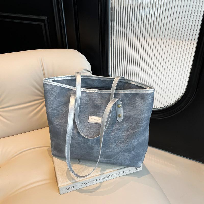 Tote bag large-capacity bag women's new fashionable solid color simple shoulder bag summer commuter handbag