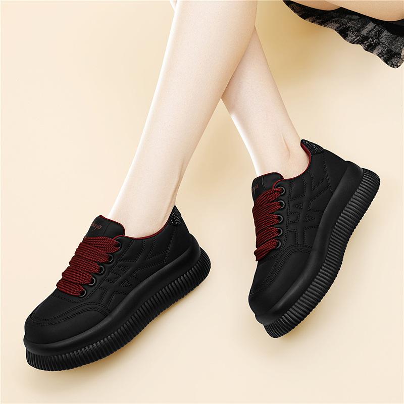 

Popular bread women s shoes autumn and winter versatile soft leather casual board shoes platform sports shoes children s models 40