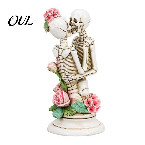 Gothic Style Commemorative Gift Resin Hugging Skeleton Couple Figurine with Roses, Eternal Love Skull Stable Base Display Ornament Statue, Day of The