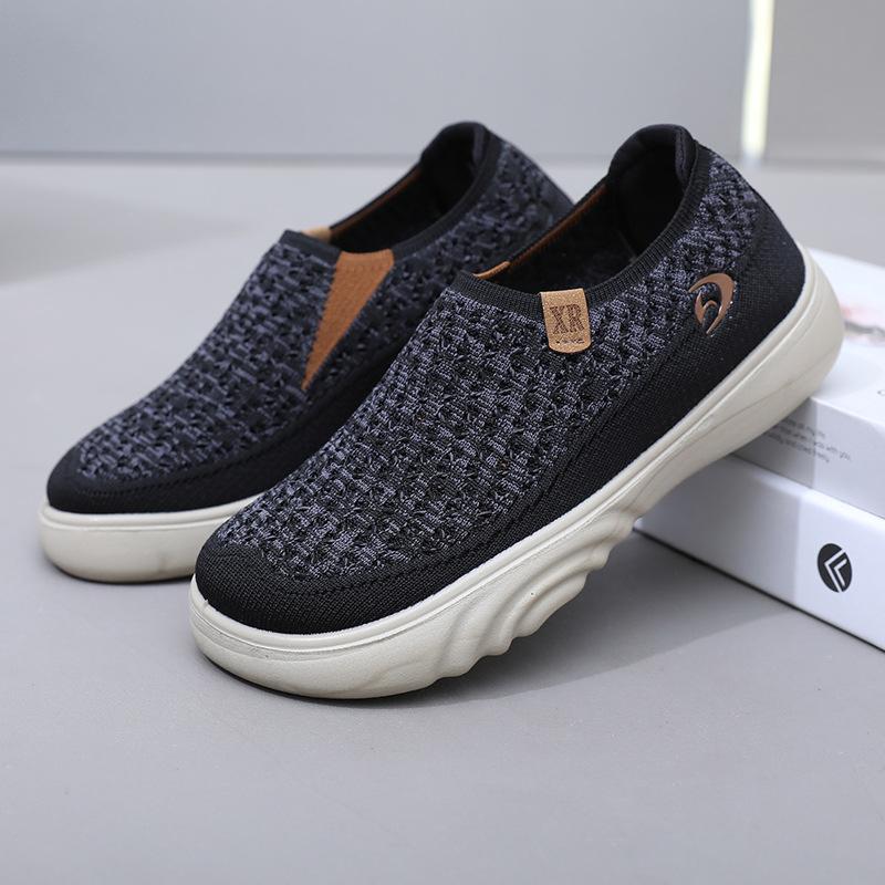 The New Thick-soled, Breathable and Anti-slip Cloth Shoes Are Versatile Casual Shoes That Can Be Worn with One Foot