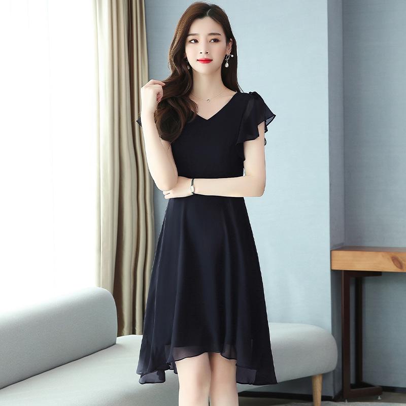 Robe d'été noire en mousseline style Hepburn: Ourlet irrégulier et coupe amincissante