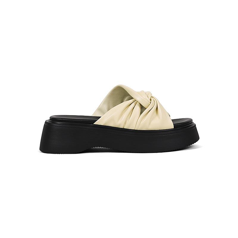 Comfortable, thick-bottomed heightening pleated slippers women's 2025 new Korean version of versatile flat-bottomed one-word sandals summer wear