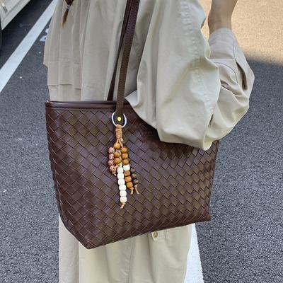 Premium Commuter Retro Bag Women's 2025 New Fashion Woven Pattern Shoulder Bag Large Capacity Portable Tote Bag