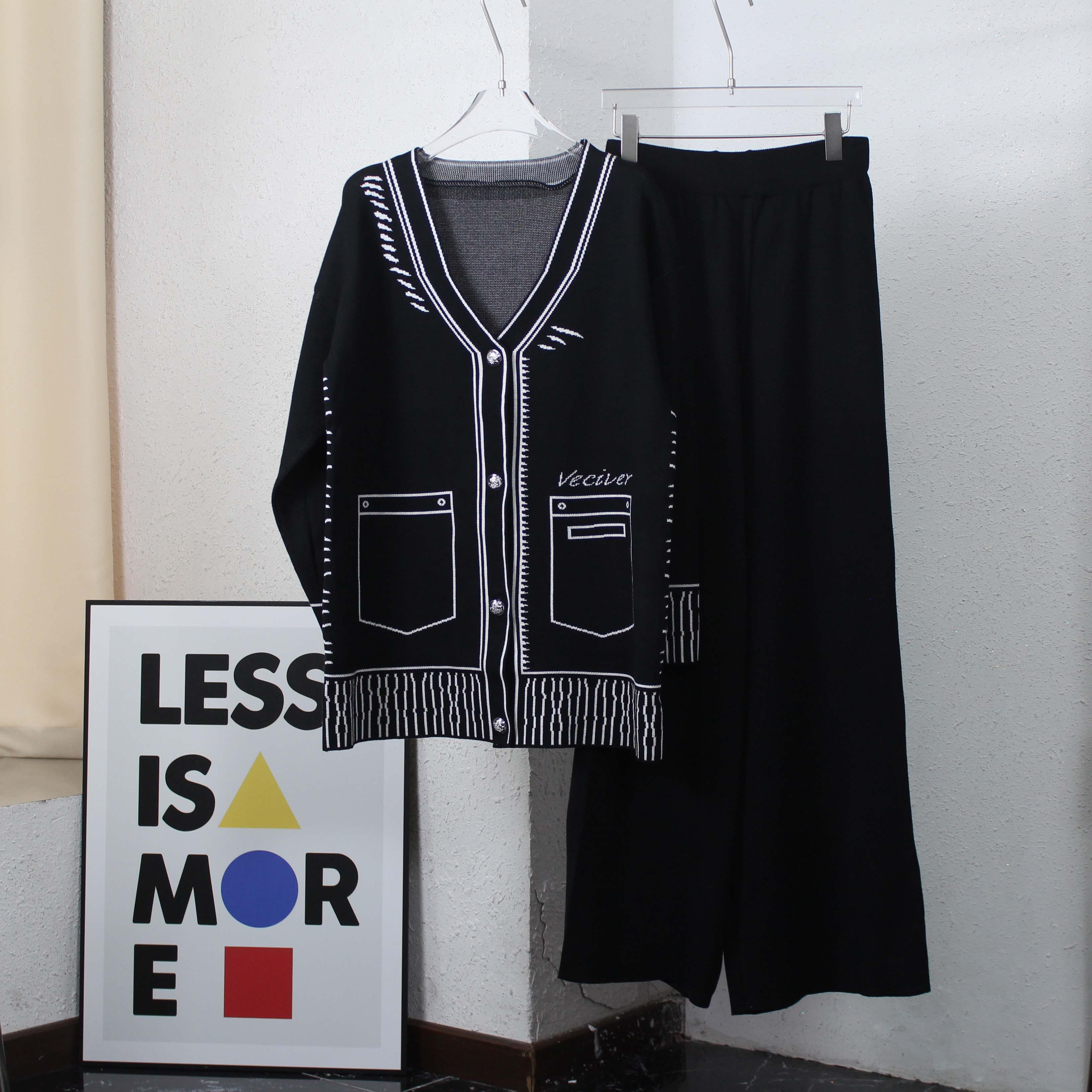 

Женский осенне-зимний комплект из двух предметов, трикотажные брюки с принтом, женская уличная одежда, кардиган с длинными рукавами и v-образным вырезом + широкие брюки One Size чёрный