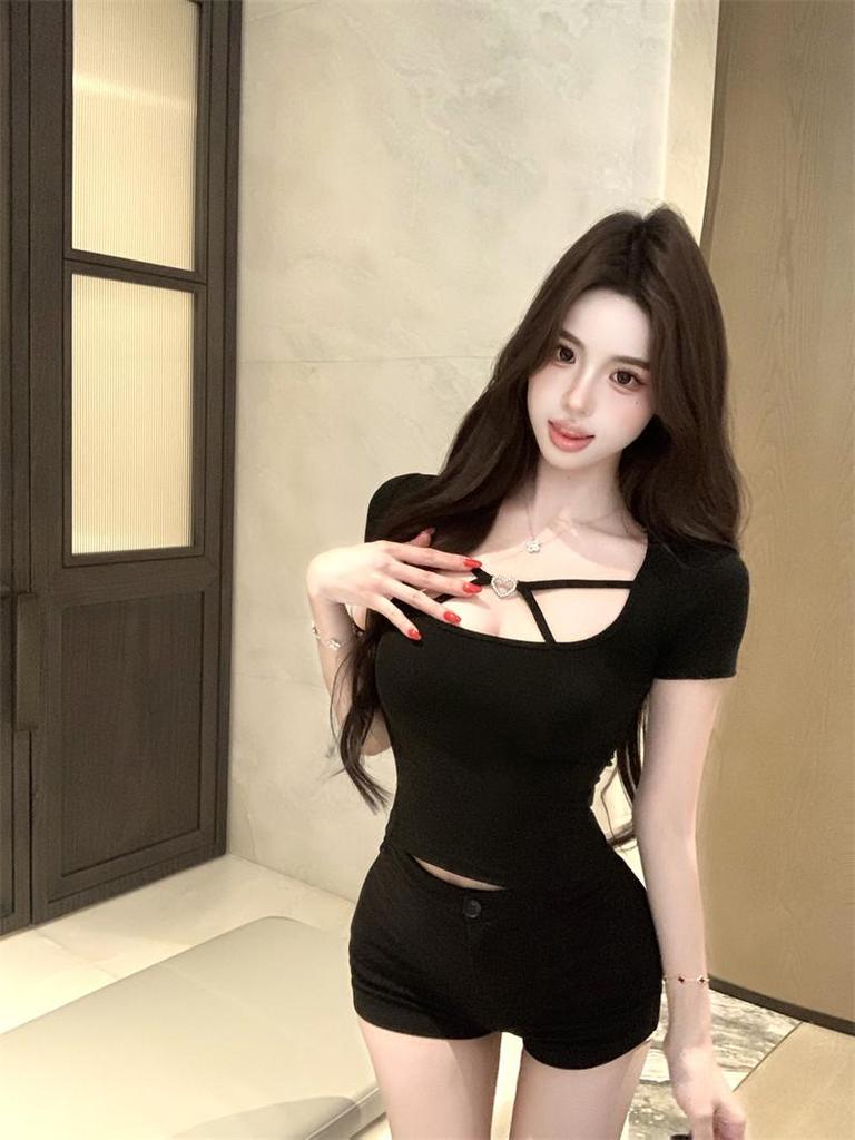 Black Slim-Fit Square Neck T-Shirt for Women - Short Sleeve, Cinched Waist, Versatile Summer Top