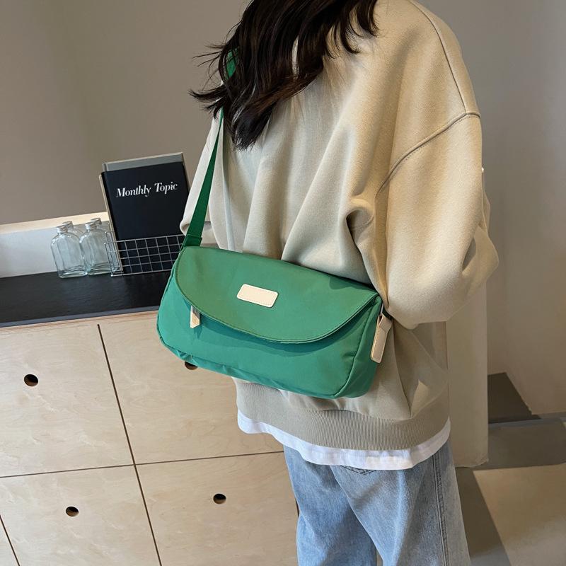 Einfache und modische Umhängetasche Sommer Neue Mode Lässige Umhängetasche Damen Trendiges Design Kleine quadratische Tasche Damen Tasche