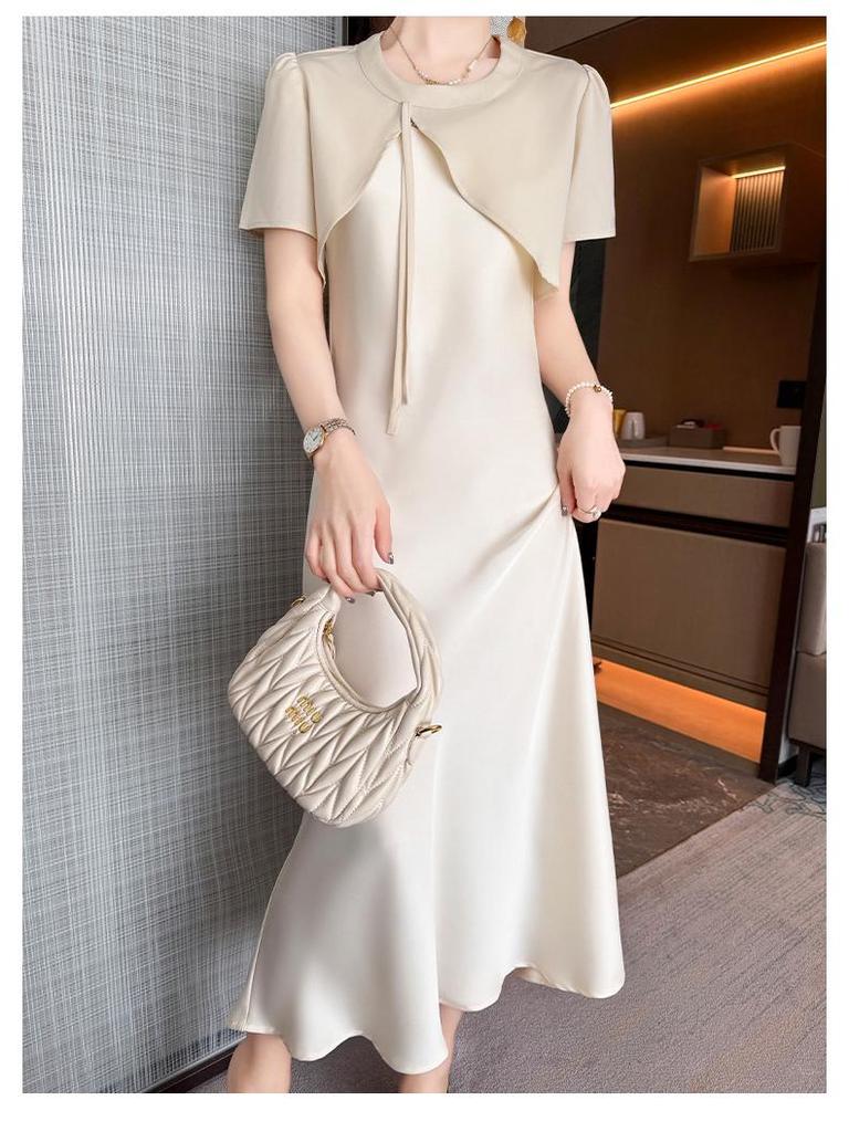 2025 Sommer Perlen V-Ausschnitt Kunstseide Slipkleid mit Diamantakzenten