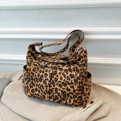 Borsa a tracolla da donna in nylon con cerniera e stampa leopardata, morbida e semplice, alla moda