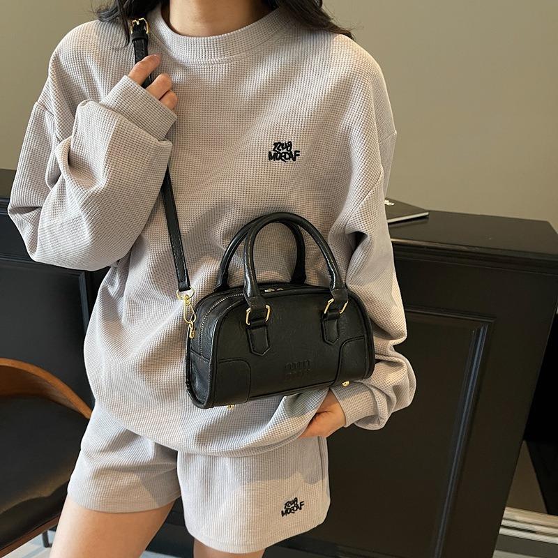 Retro simple small bag women's spring and summer new portable pillow bag premium versatile messenger bag