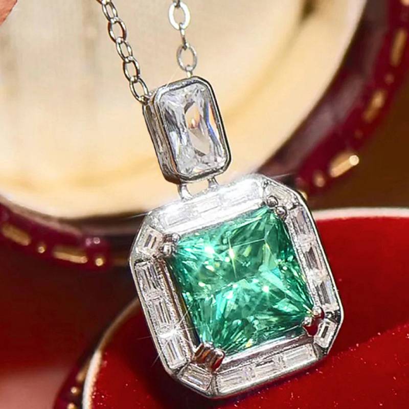 Huitan Elegant Women Necklace Inlaid Shining Princess Green Cubic Zirconia Noble Jewelry Accessories for Wedding Party Daily