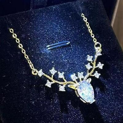 Collana di Cervo di Lusso in Acciaio al Titanio da Donna - Elegante, Semplice ed Elegante Catena per Clavicola