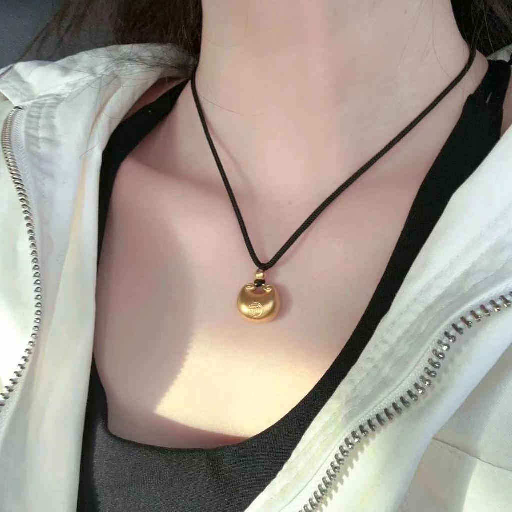 Popular Black Lucky Fat Pendant Necklace For Women Stylish And High-end Geometric Design Alloy Material