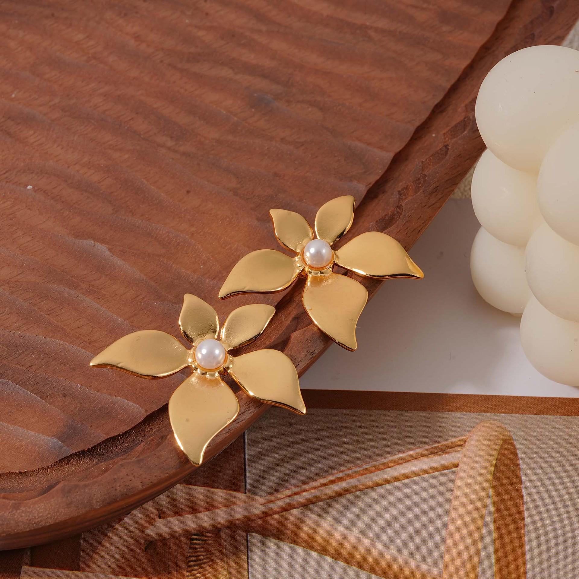 Pearl Inlaid Stainless Steel Flower Earrings - Simple Versatile Women s Jewelry золотой