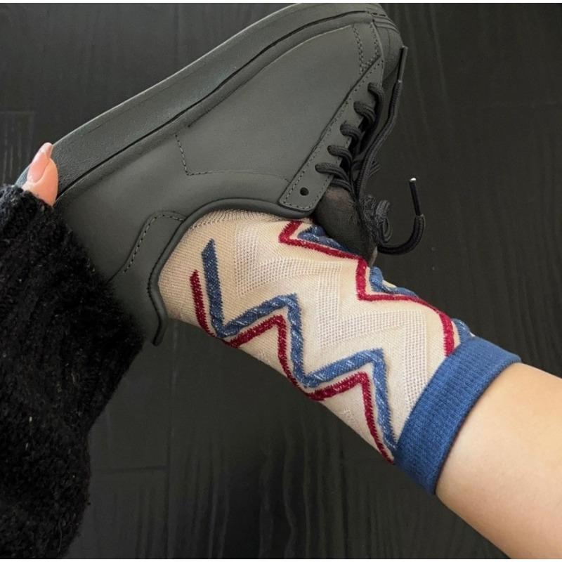Female Spring and Autumn Fashionable Street Designer Line In The Tube Pile Socks
