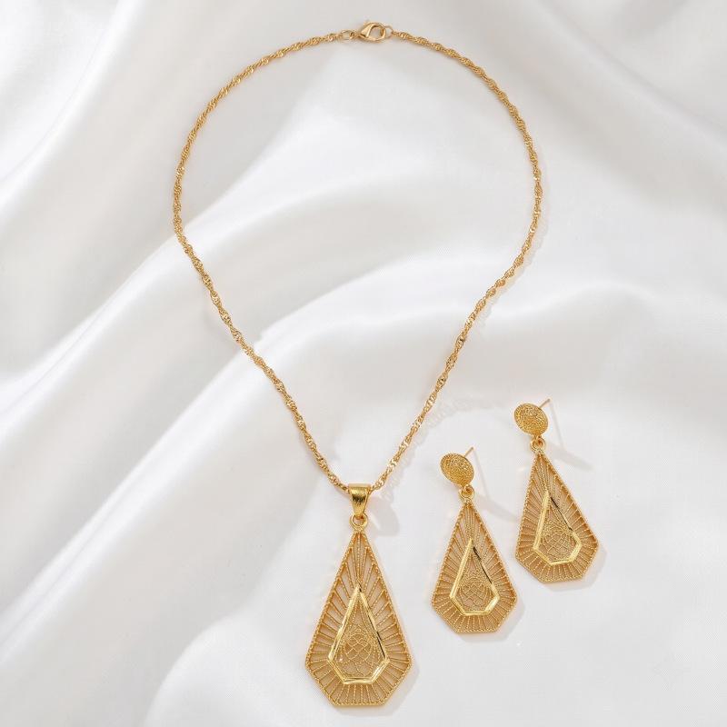 Vietnamese Sand Gold Bride Hollow Earrings Necklace Set Fashionable Light Luxury Engraved Pendant Earrings Earrings