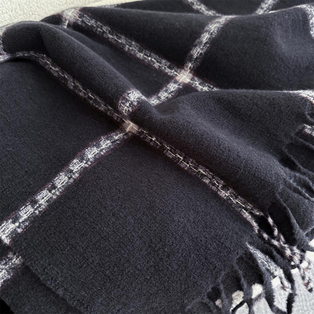 Luxury Plaid Scarf Winter Warm Cashmere Women Long Pashmina Foulard Female Scarves Lady Tassel Shawl Wraps  Design