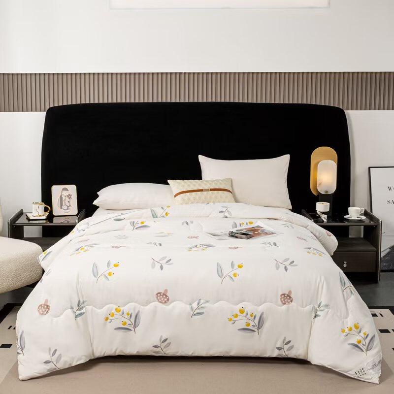 

Life Elements Berry Branch Leaf Fiber Quilt